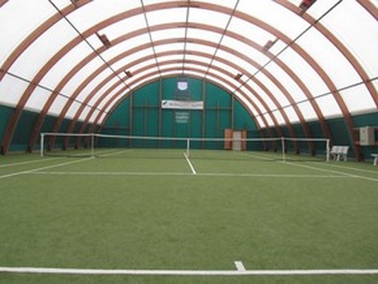 Terrain de tennis couvert de confort du Mont-Saint-Aignan Tennis Club